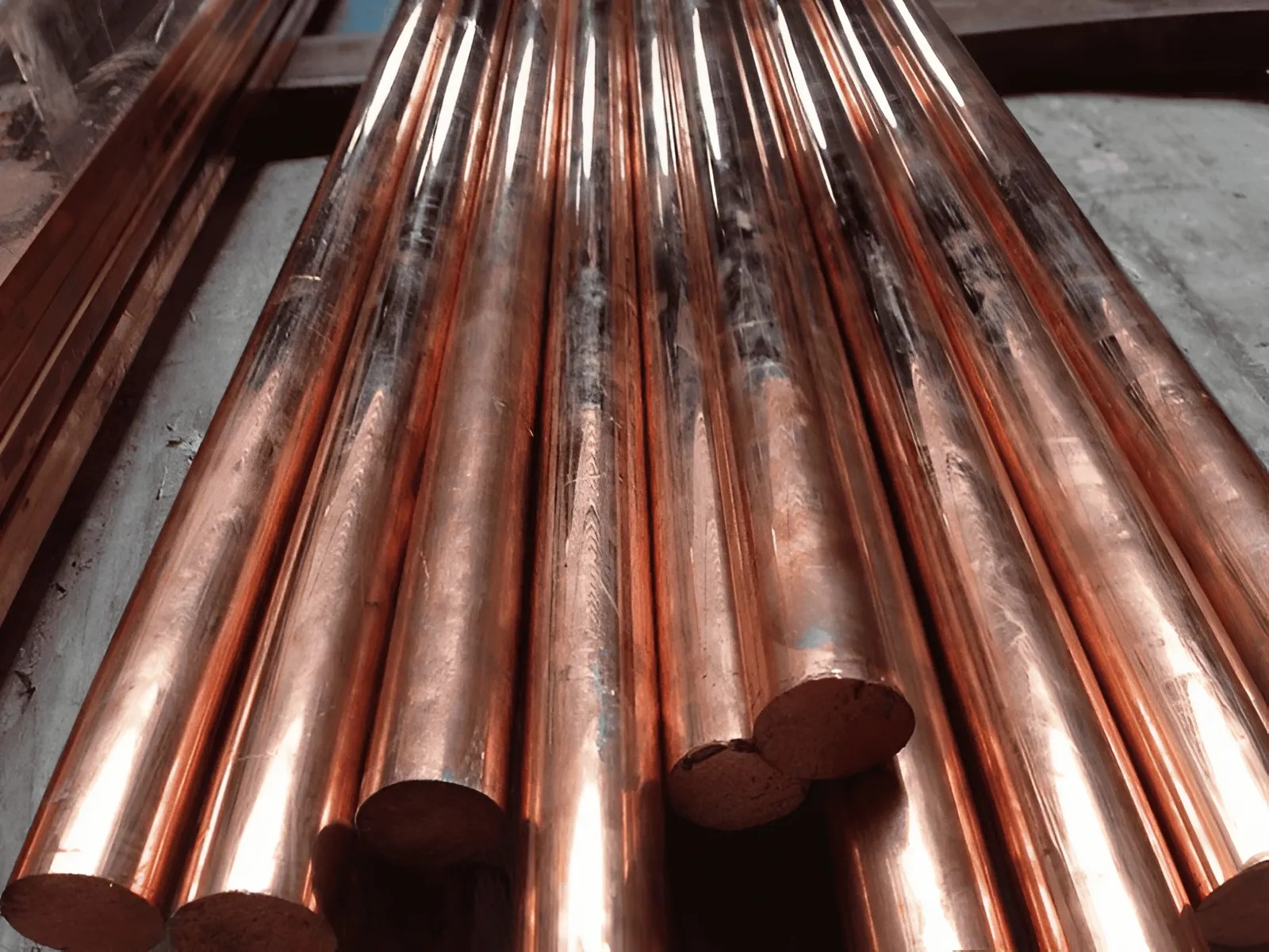 So s&aacute;nh ống đồng cuộn v&agrave; ống đồng c&acirc;y
